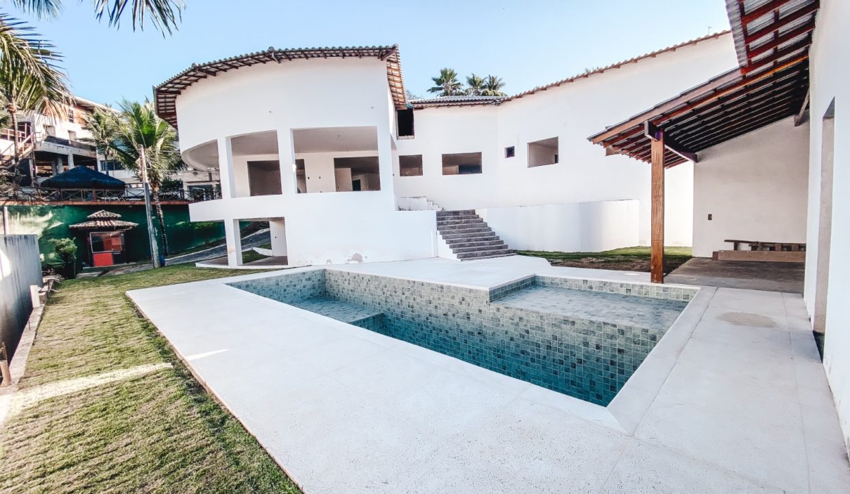 piscina e vista da casa no condominio-aldeia da praia