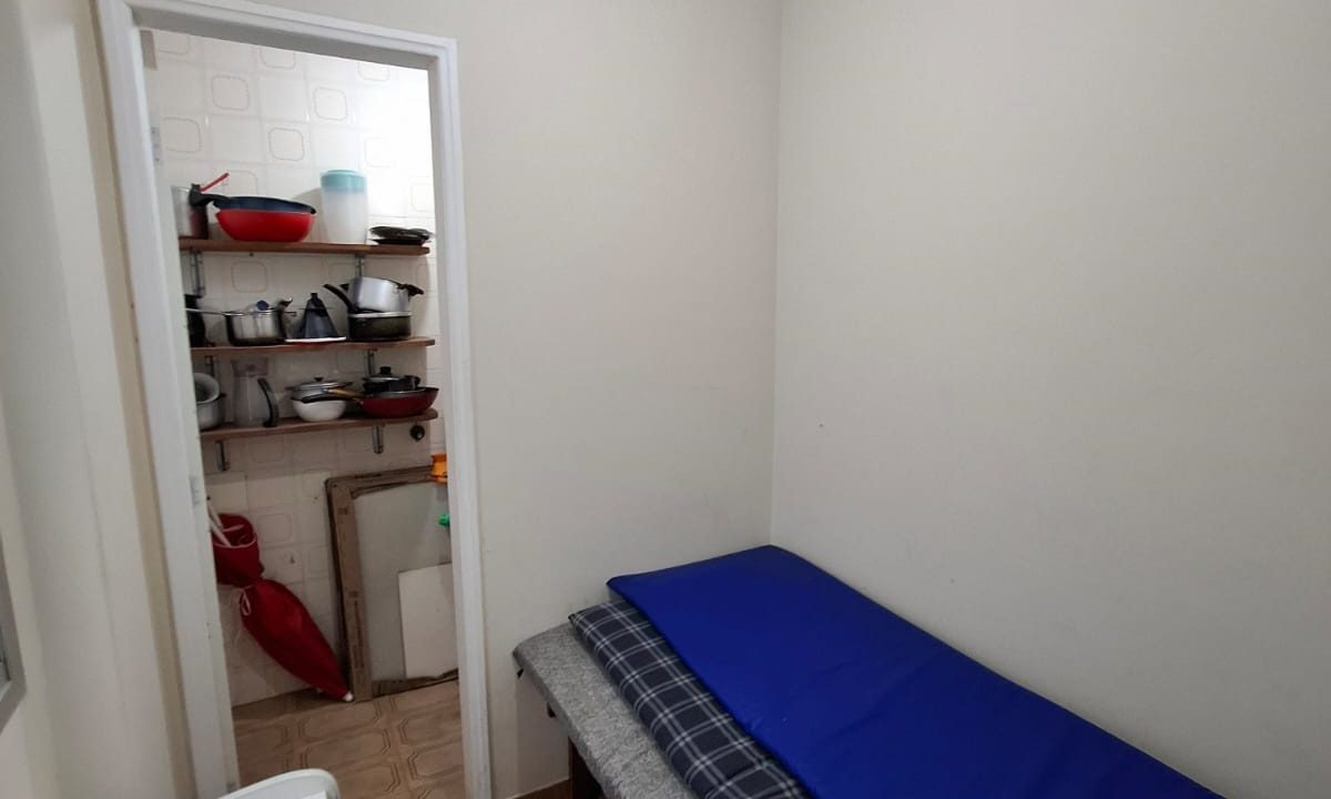 quarto-servico-apto-ed-verao-praia-do-morro-guarapar