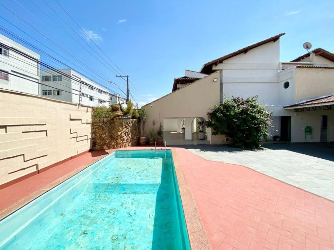 Casa à Venda 5 quartos porteira fechada centro  Guarapari